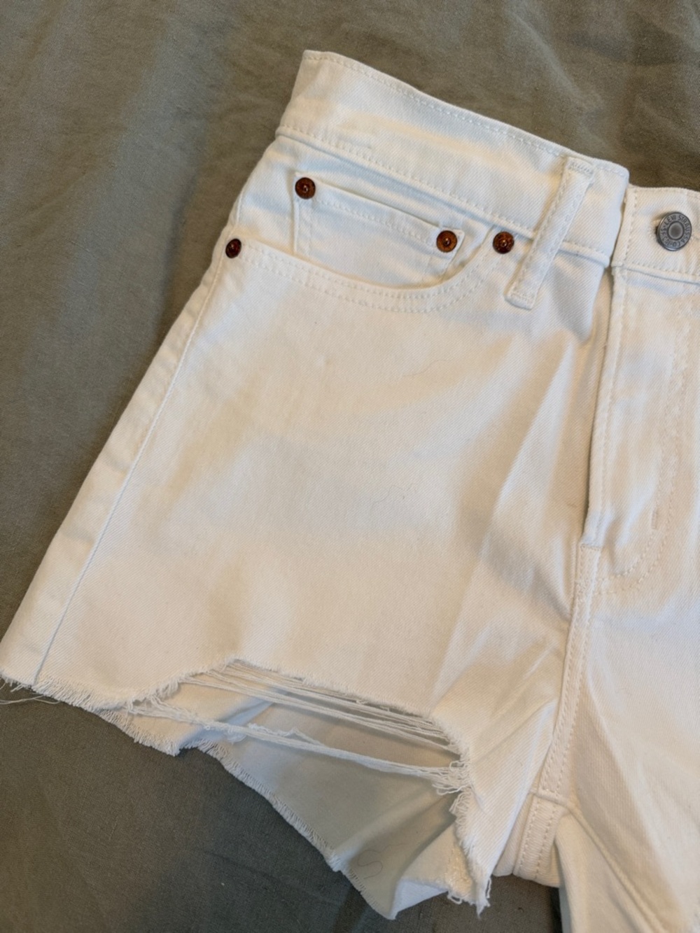 Levi’s High Rise Shorts - Picture 3 of 5